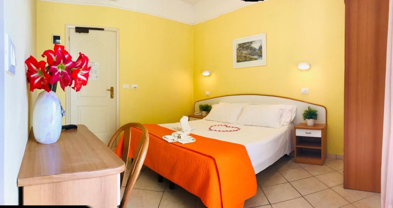 Hotel Naica Rimini Luaran gambar